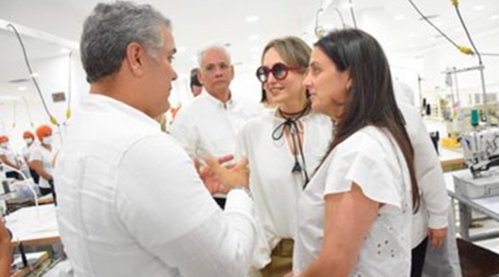 El presidente Iván Duque con la diseñadora Silvia Tcherassi