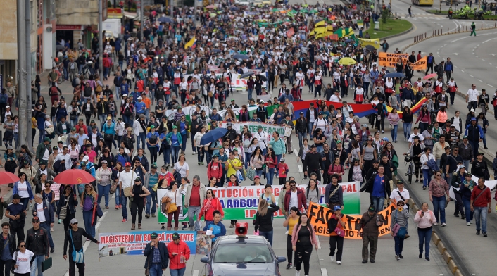 Centrales obreras y estudiantes marchando en Bogotá, el 25 de abril de 2019