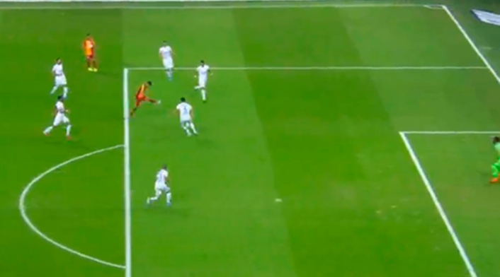 Falcao anotando su primer gol con Galatasaray Falcao anotando su primer gol con Galatasaray