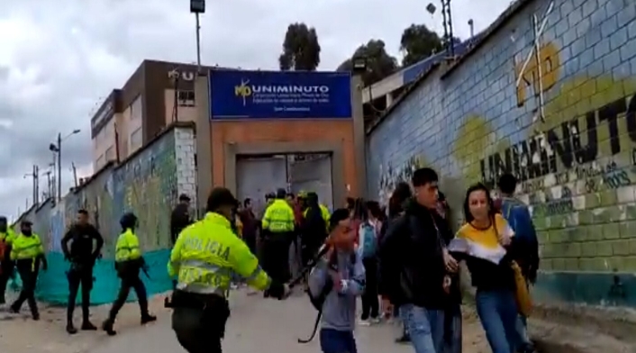 Fuertes disturbios en Soacha con las autoridades Fuertes disturbios en Soacha con las autoridades