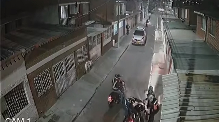 Mujer le roban la moto en Bogotá