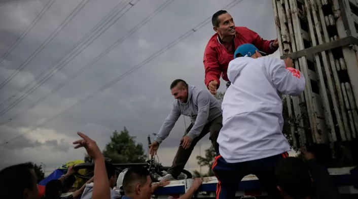 Personas buscando cómo desplazarse, en el municipio de Soacha (Cundinamarca)