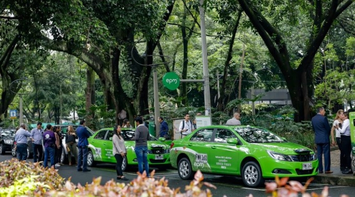 Taxis eléctricos en Medellín.