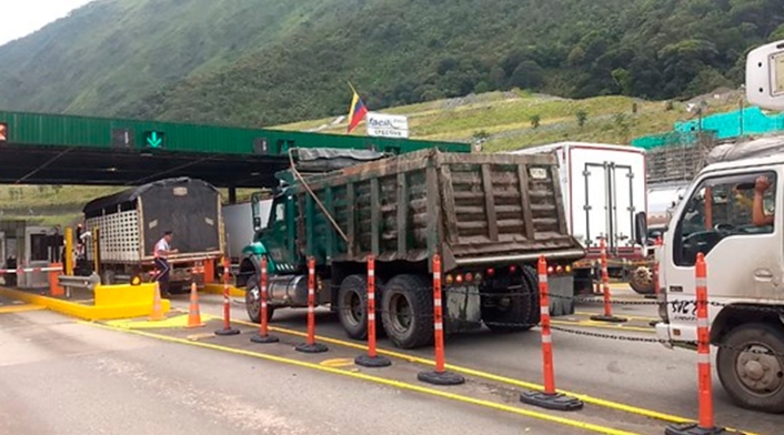 El peaje en la vía al Llano, a pesar de que hay restricciones de movilidad El peaje en la vía al Llano, a pesar de que hay restricciones de movilidad