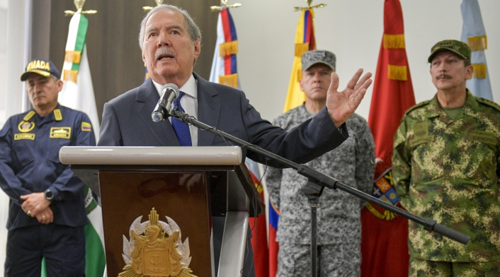 Ministro de Defensa, Guillermo Botero, y altos mandos militares y de Policía.