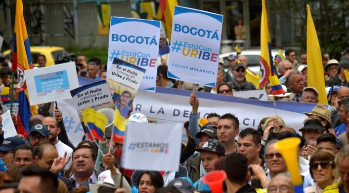 Manifestación en le Parque Nacional en favor de Álvaro Uribe