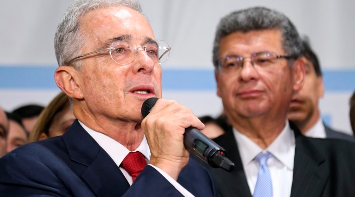 El expresidente Álvaro Uribe Vélez y Jaime Granados, uno de sus abogados defensores