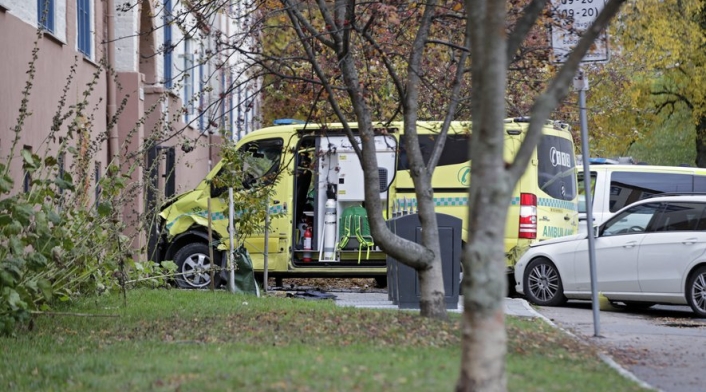 Hombre armado roba ambulancia en Oslo