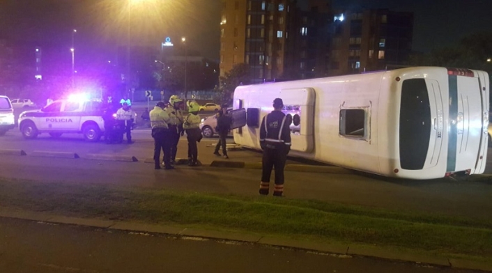 Provocan accidente para fugarse