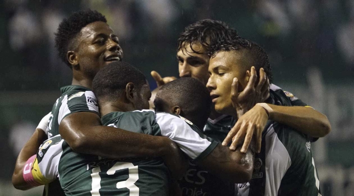 Deportivo Cali celebrando un gol