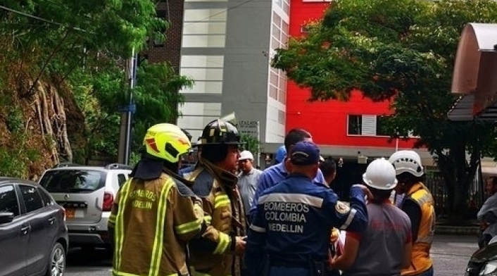 Evacuación edificio en La Mota, Medellín