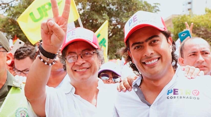 El presidente Gustavo Petro y su hijo Nicolás Petro, en las buenas épocas familiares.