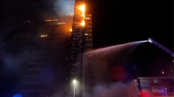 Incendio en edificio Enel, en Santiago