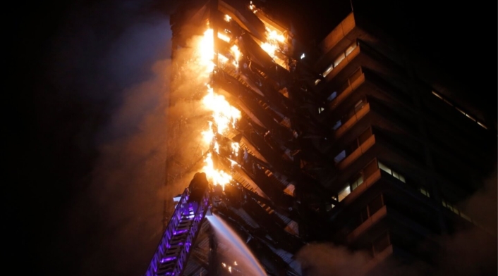 Incendio en edificio Enel, en Santiago