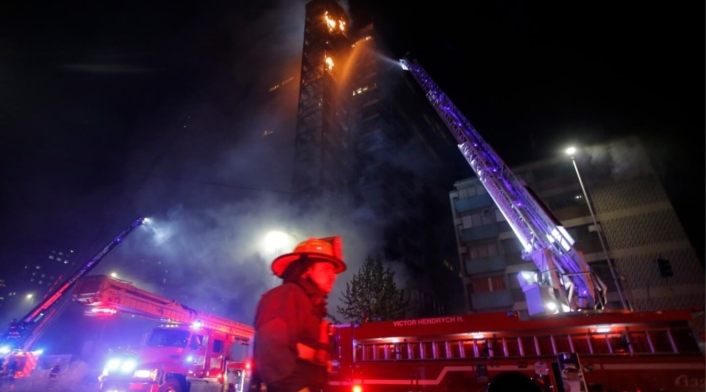 Incendio en edificio Enel, en Santiago