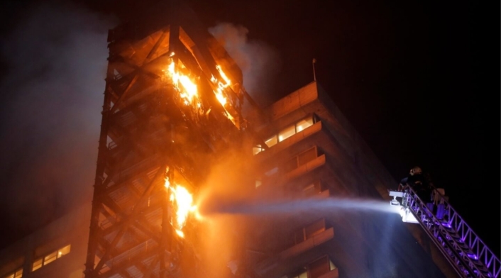 Incendio en edificio Enel, en Santiago
