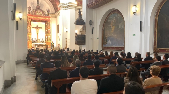 Uribe sostiene que Cepeda -uno de sus mayores adversarios políticos y testigo en su proceso- contactó a paramilitares presos para que lo involucraran en actividades criminales.
