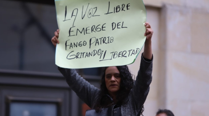 Uribe, quien gobernó entre 2002 y 2010, acudió a la Corte a las 7:33 de la mañana.