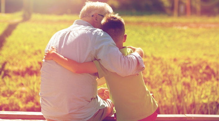 Un abuelo y su nieto - Tercera edad