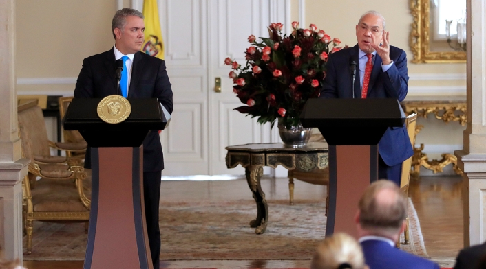 El presidente, Iván Duque, junto con Ángel Gurría, secretario general de la OCDE, en la Casa de Nariño, en Bogotá