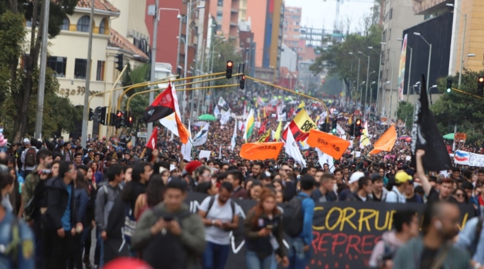Marcha de estudiantes termina en fuertes desmanes