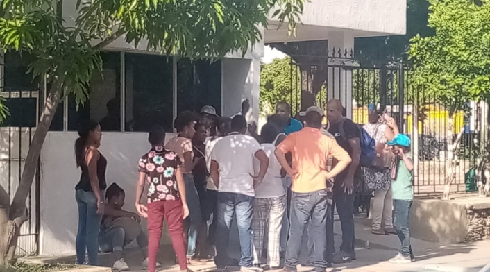 Familiares llegaron hasta medicina Legal de Riohacha para conocer los detalles de lo que pudo suceder