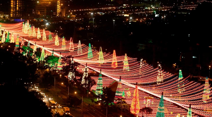 Medellín, en medio de sus tradicionales alumbrados navideños