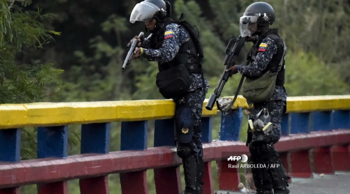 Militares venezolanos en la frontera con Colombia Militares venezolanos en la frontera con Colombia
