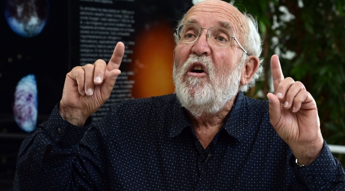 Nobel de Física dice que Dios no cabe en el universo