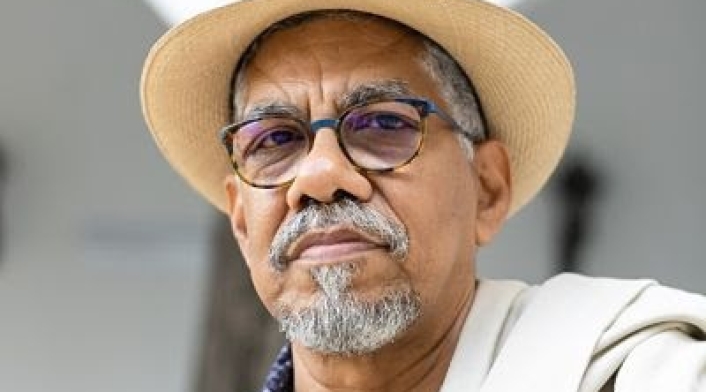 Rómulo Bustos ganó el Premio Nacional de Poesía
