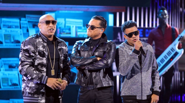Silvestre Dangond cantó junto a Gente de Zona en los Latin AMAs 2019