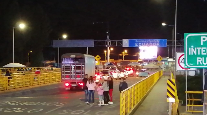 Sobre las 7 de la noche se cerro la frontera en el Puente de Rumichaca