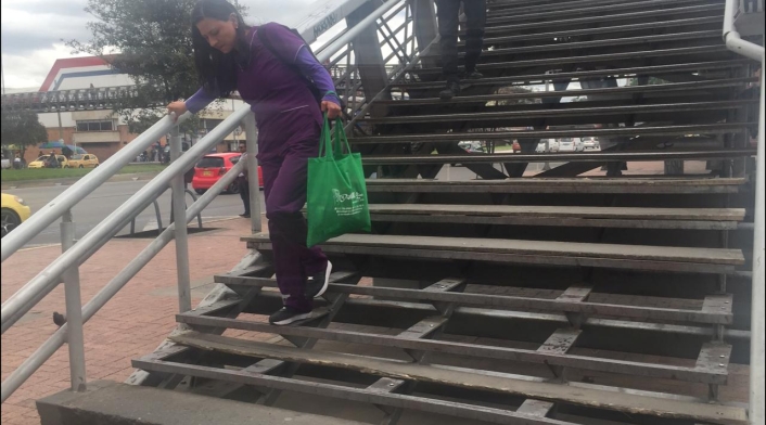 Puente peatonal de la estación Ricaurte de TM ha sido vandalizado varias veces.