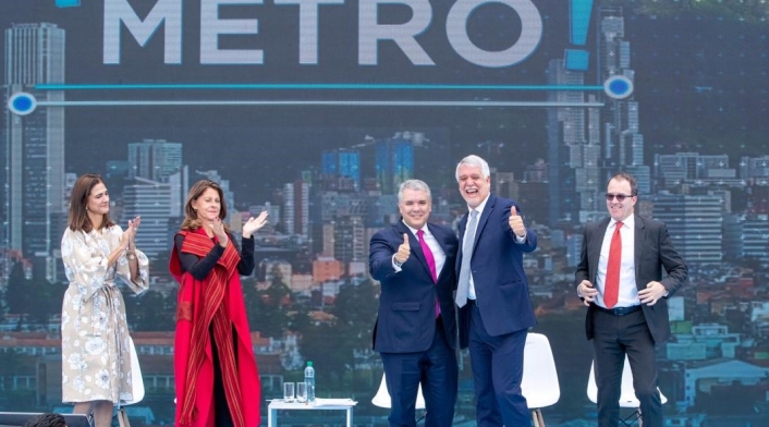 Presidente Iván Duque y alcalde Enrique Peñalosa, durante adjudicación del metro