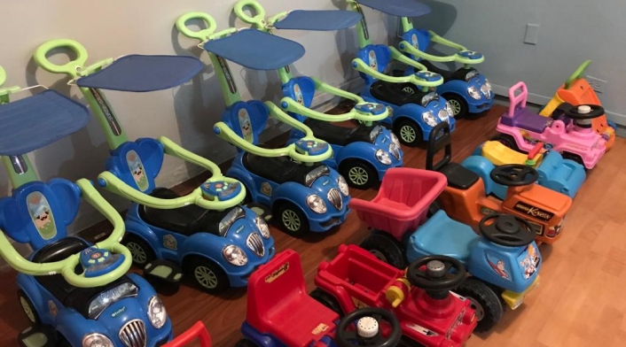 Los niños cuentan con todo tipo de juguetes.