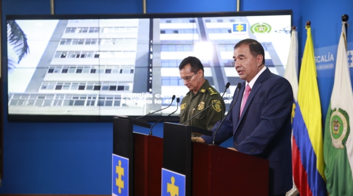 Fiscal (e.) Fabio Espitia y el director de la Policía, general Óscar Atehortúa.