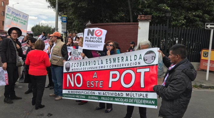 Plantón contra expedición del POT por decreto.