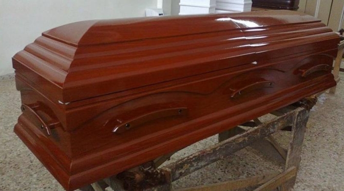 Familia compró un ataúd y en su interior estaban los restos de una mujer