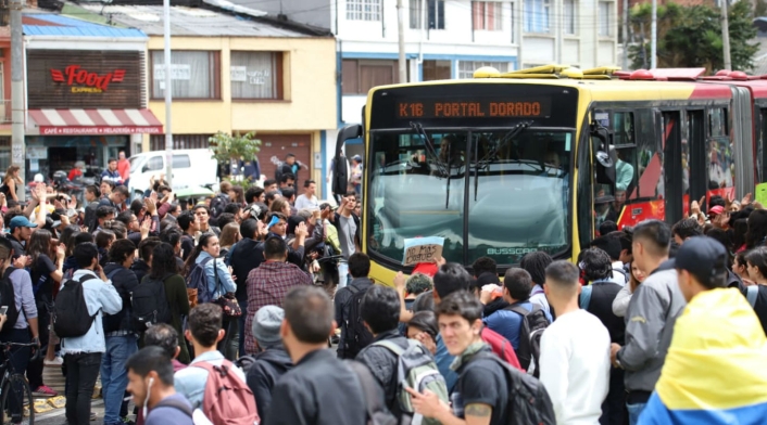 Paro nacional - Bloqueos en la Calle frente a la Universidad Nacional