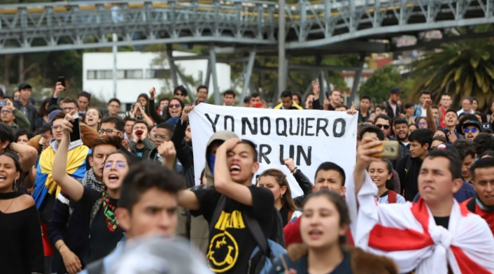 Paro nacional - Bloqueos en la Calle frente a la Universidad Nacional