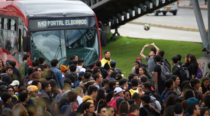 Paro nacional - Bloqueos en la Calle 26 frente a la Universidad Nacional Paro nacional - Bloqueos en la Calle 26 frente a la Universidad Nacional