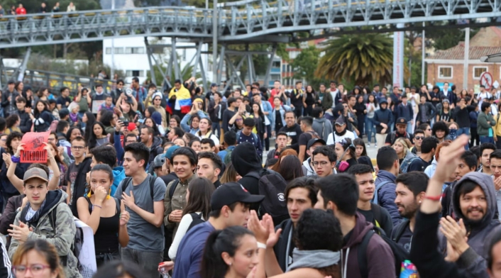 Paro nacional - Bloqueos en la Calle frente a la Universidad Nacional