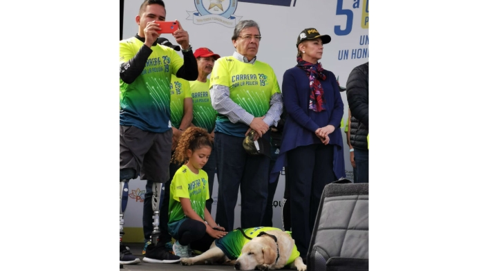 Carlos Holmes Trujillo en la Carrera 10 K de la Policía