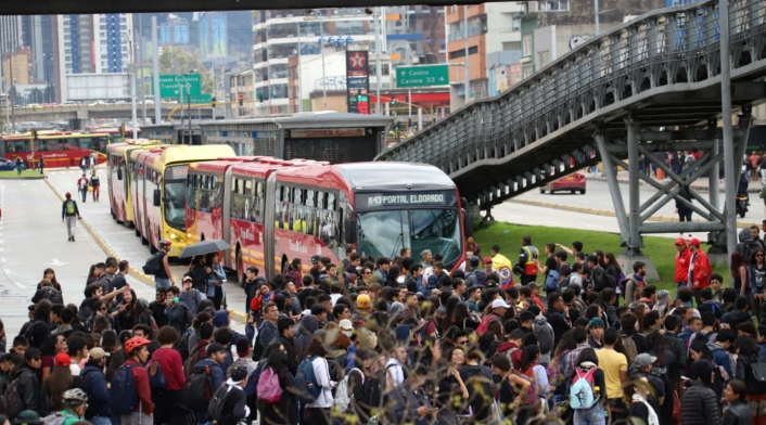 Paro nacional - Bloqueos en la Calle frente a la Universidad Nacional
