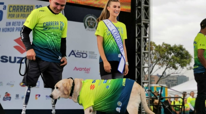 Señorita Colombia en la Carrera 10 K de la Policía