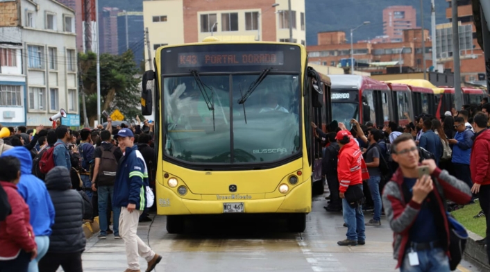 Paro nacional - Bloqueos en la Calle frente a la Universidad Nacional