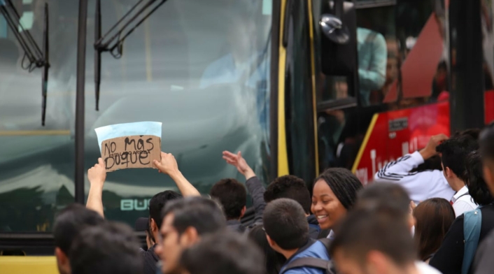 Paro nacional - Bloqueos en la Calle frente a la Universidad Nacional