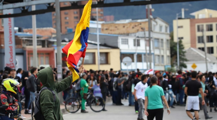 Paro nacional - Bloqueos en la Calle frente a la Universidad Nacional