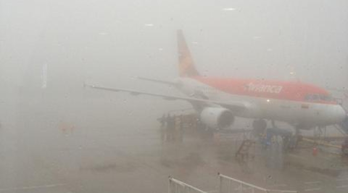 Lluvias y bancos de niebla se presentan en el aeropuerto Palonegro.