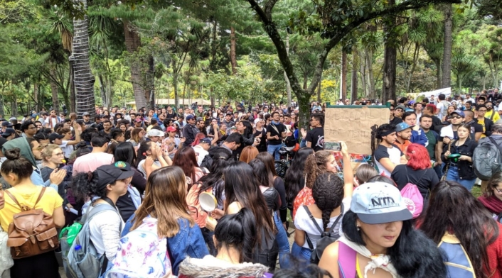 Manifestantes van rumbo a la Plaza de Bolívar